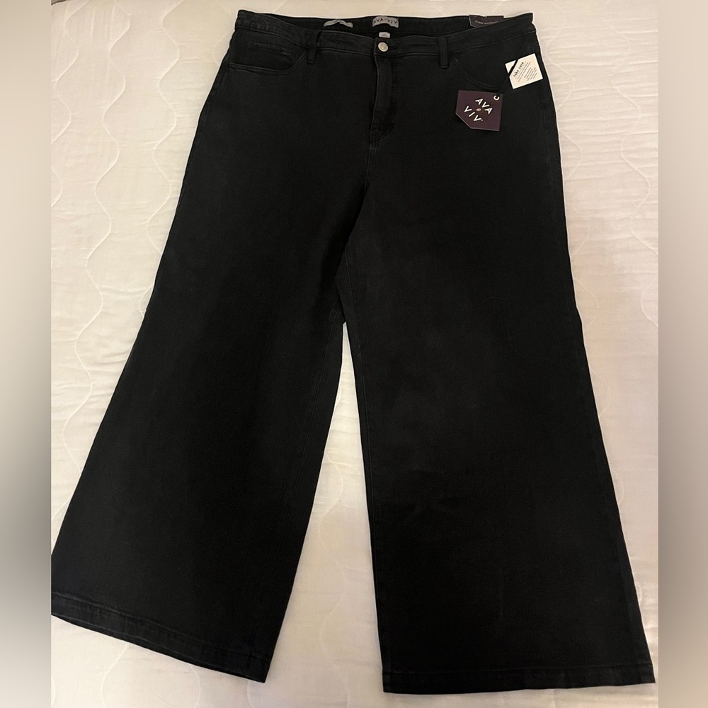 NWT Ava and Viv Women’s High Rise Relaxed Flare in Clean Black (Size 22)
